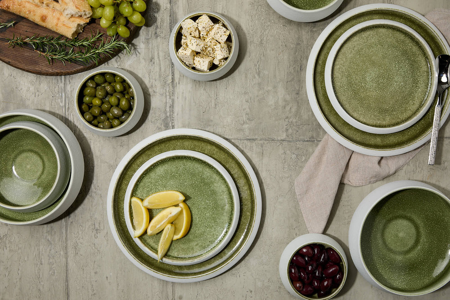 Nourish 10-Piece Dinner Set Olive Green