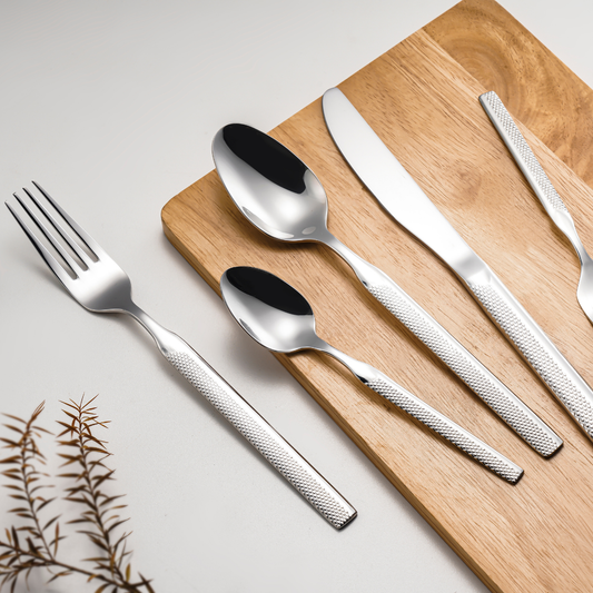 Gift boxed 30 piece 18/10 stainless steel cutlery set for six